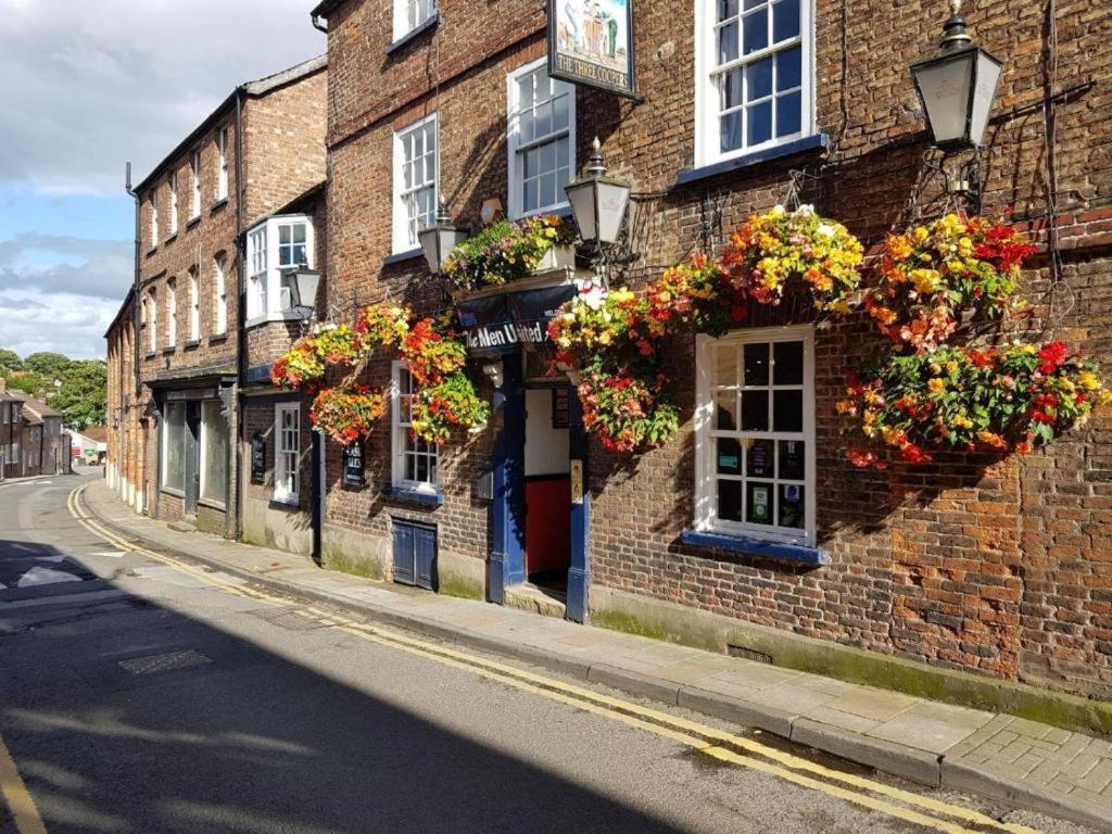 The Three Coopers Bedale Exterior foto